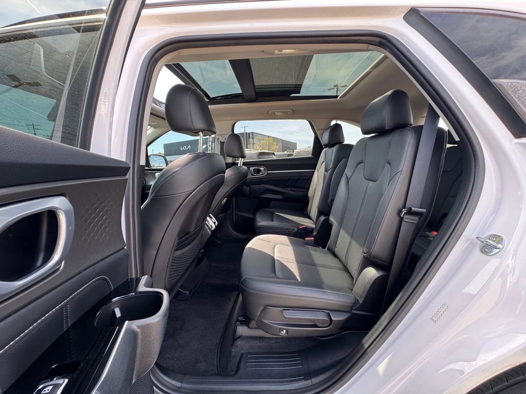 Certified 2022 Kia Sorento SX image 12