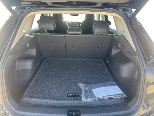 New 2026 Volkswagen Tiguan SE FWD image 12