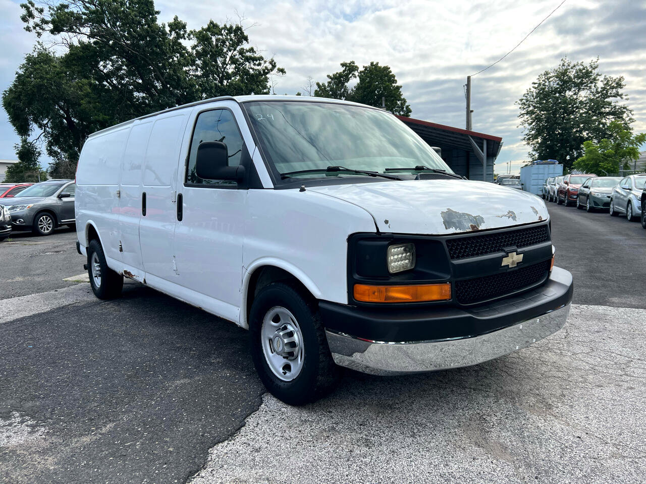Used 2011 Chevrolet Express 2500 Extended image 3