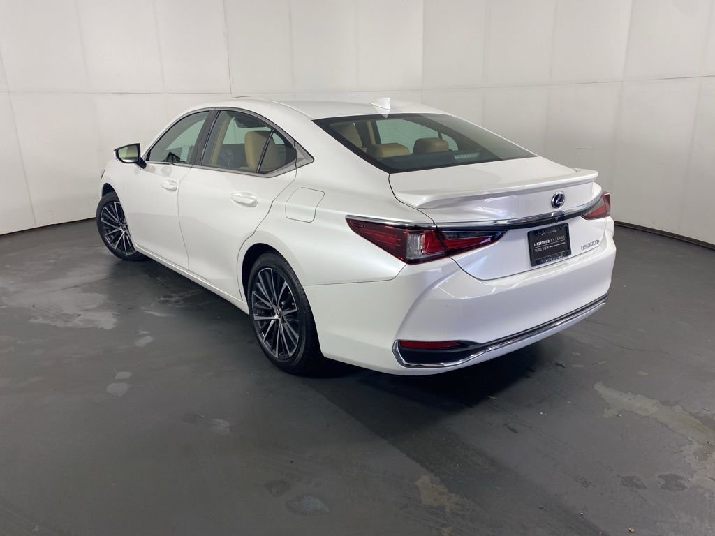 Certified 2023 Lexus ES 300h w/ Premium Package image 8