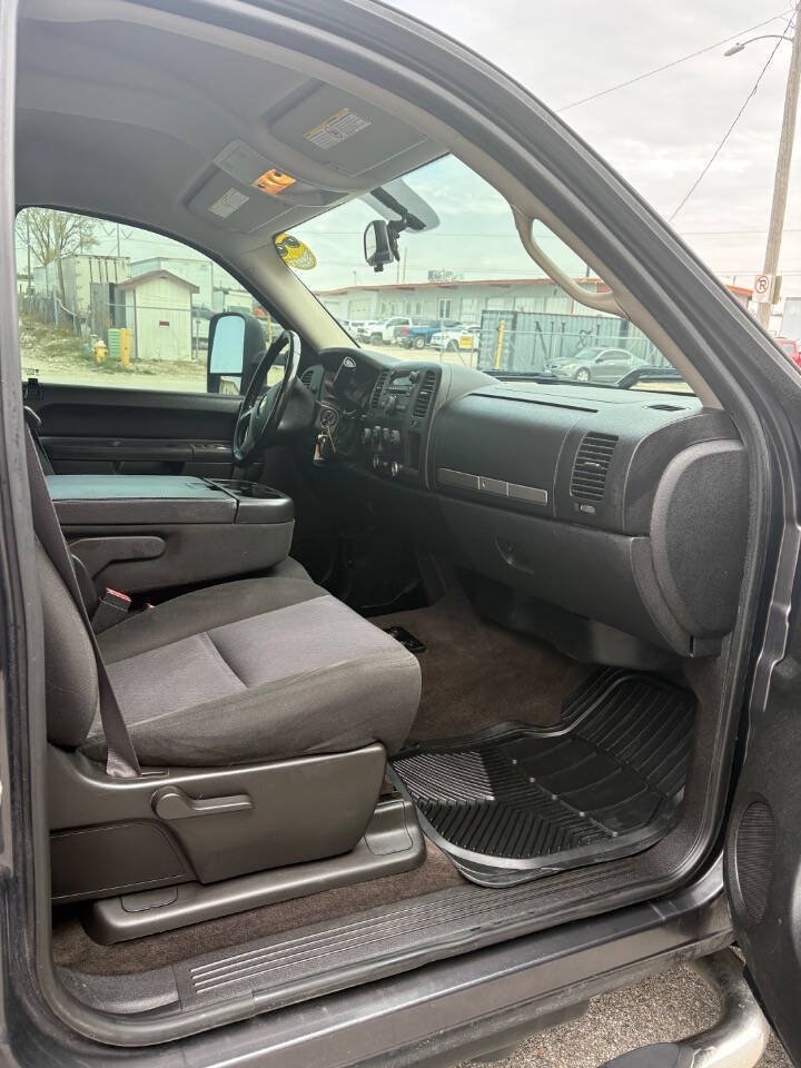 Used 2011 Chevrolet Silverado 2500 LT AWD/4WD image 8