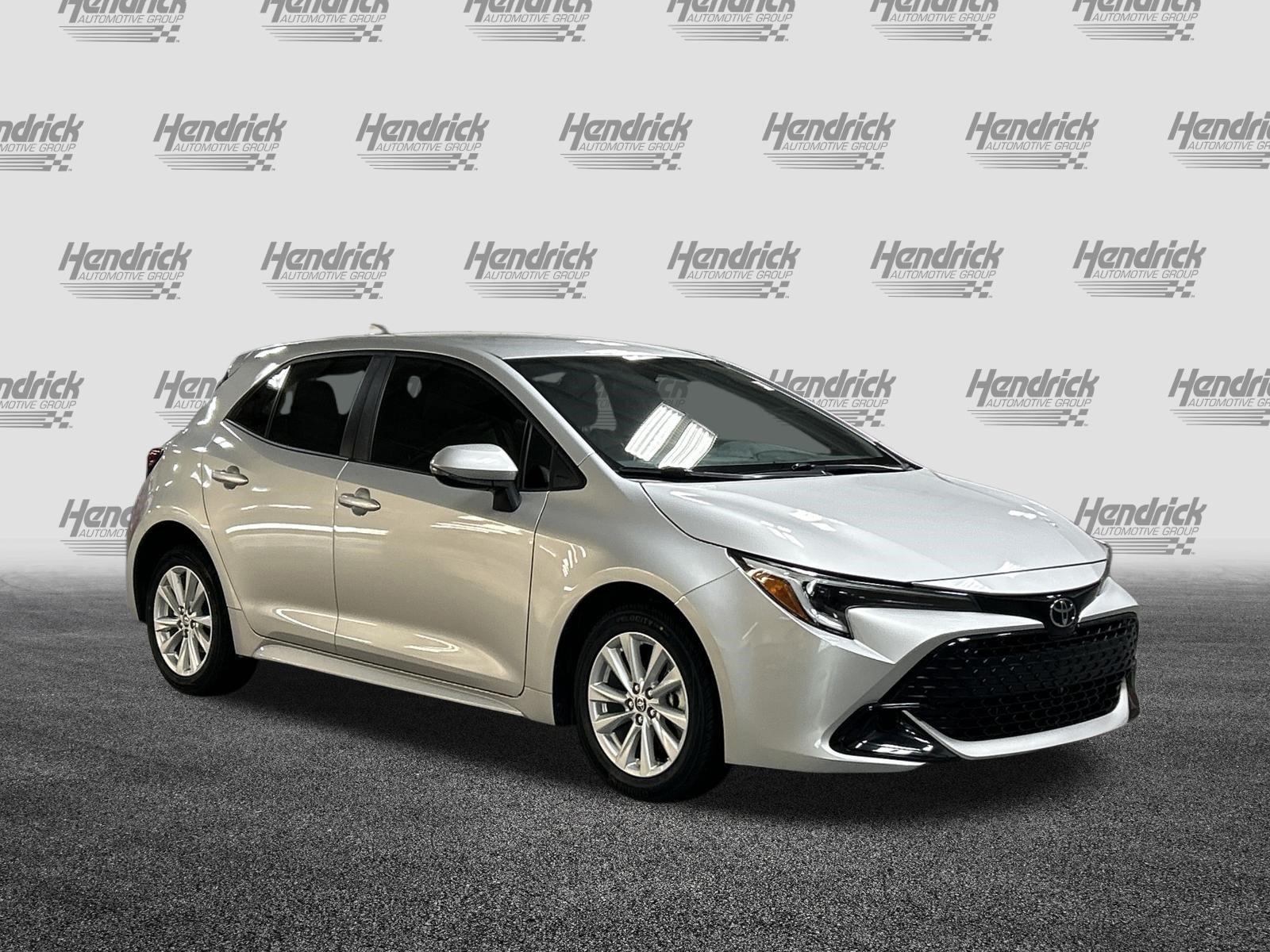 Used 2023 Toyota Corolla SE FWD image 2