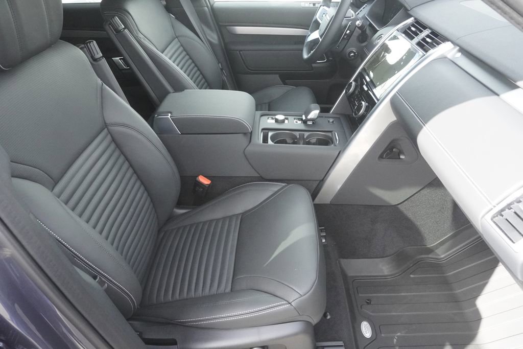New 2026 Land Rover Discovery Limited Edition image 23