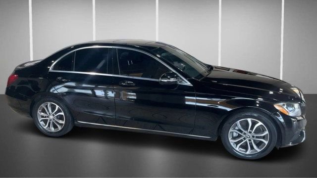 Used 2018 Mercedes-Benz C 300 Sedan image 4