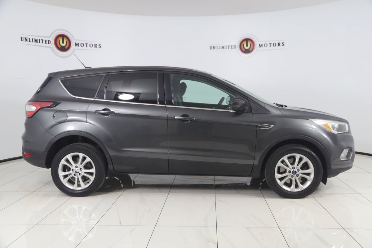 Used 2017 Ford Escape SE AWD/4WD image 2