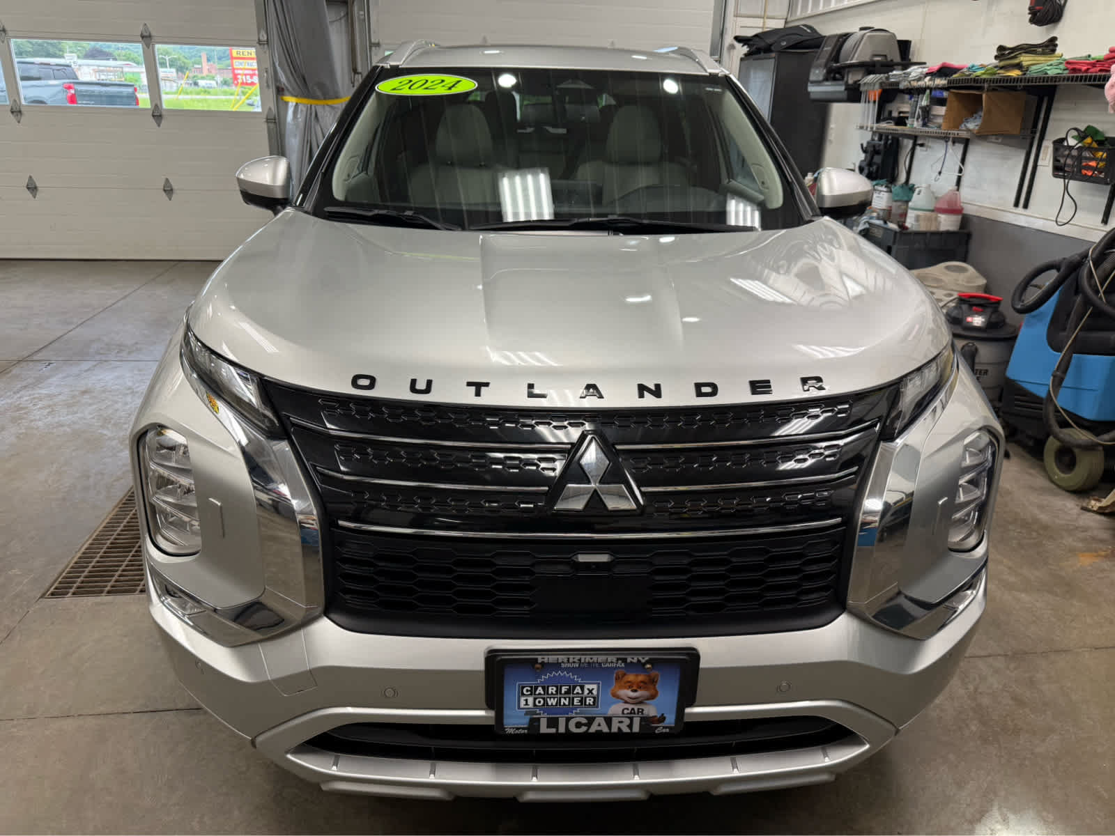 Used 2024 Mitsubishi Outlander SEL AWD/4WD image 2