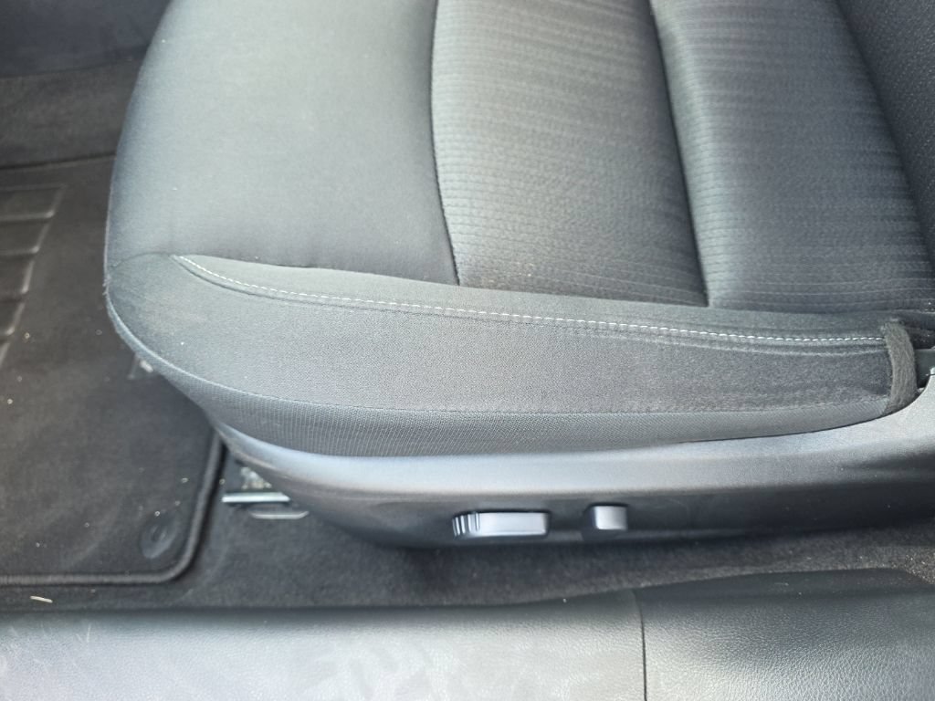 Used 2025 Nissan Altima 2.5 SV FWD image 15