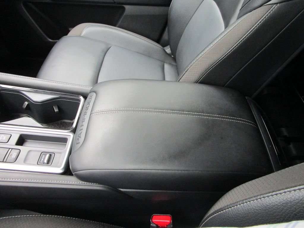 Used 2024 Nissan Pathfinder SL FWD image 37