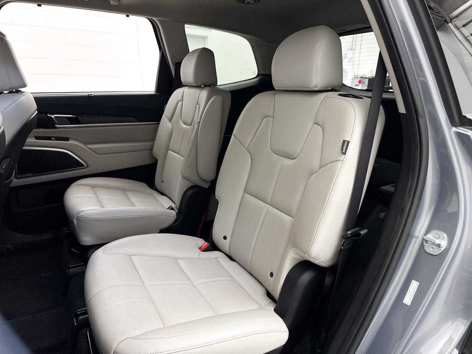 Used 2024 Kia Telluride EX w/ EX Captain's Chair Package FWD image 33