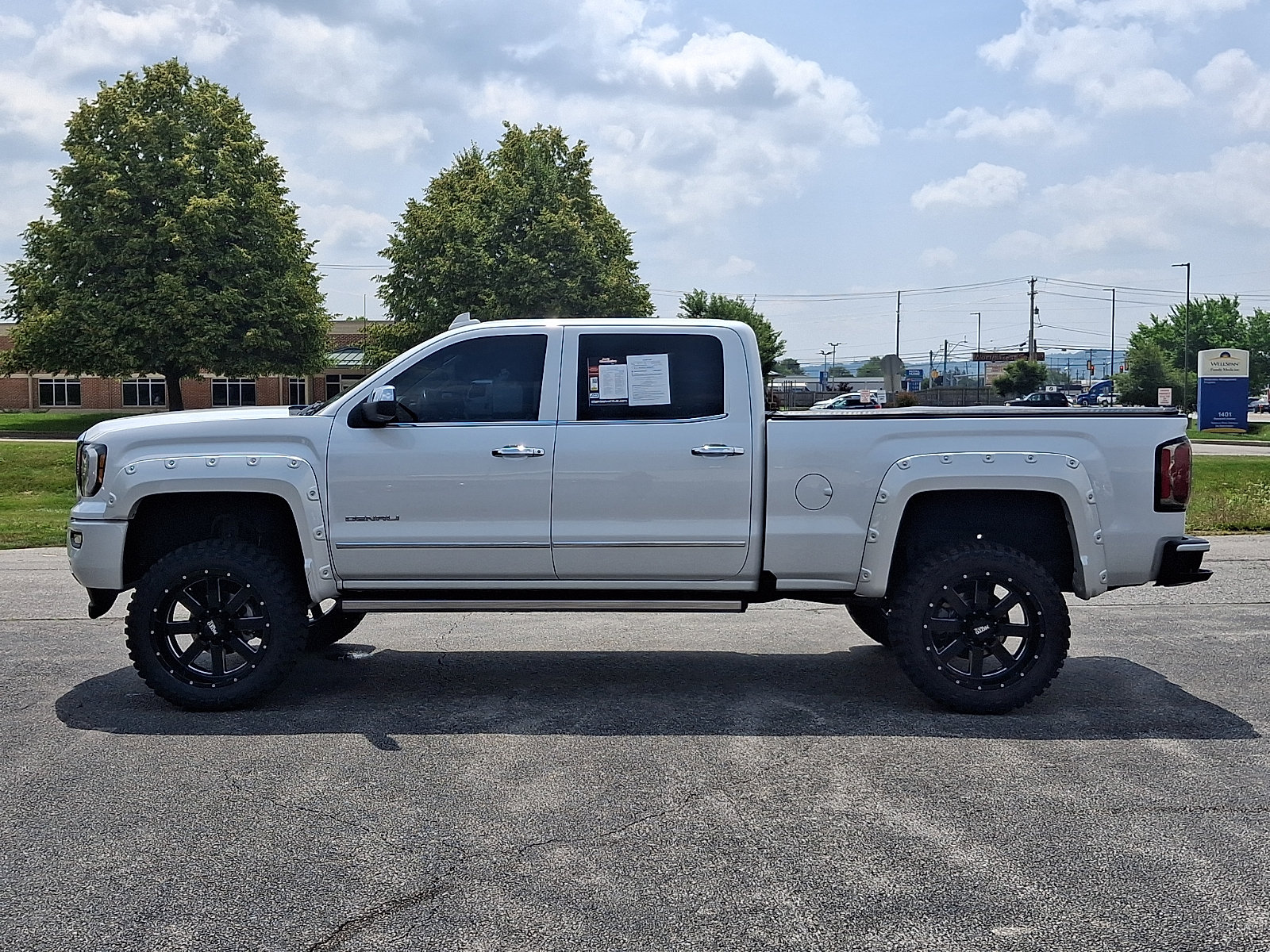 Used 2017 GMC Sierra 1500 Denali w/ Denali Ultimate Package AWD/4WD image 7