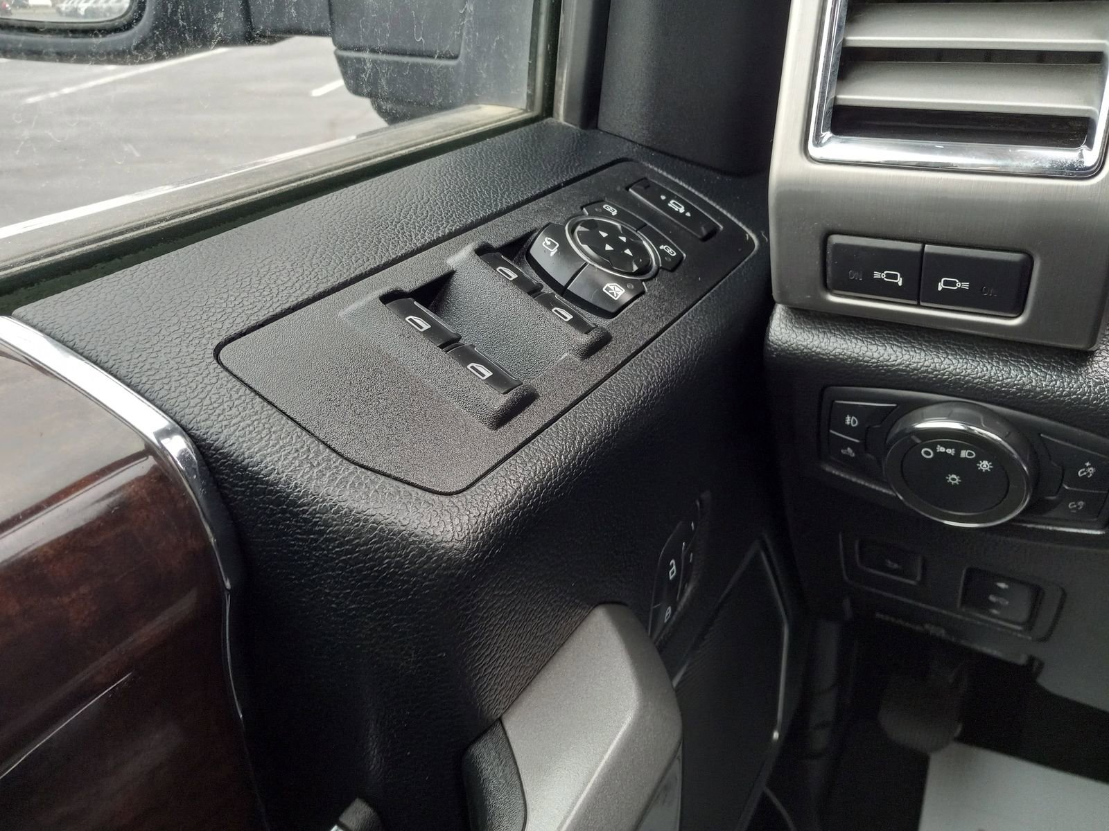 Used 2017 Ford F250 Platinum w/ Platinum Ultimate Package AWD/4WD image 25