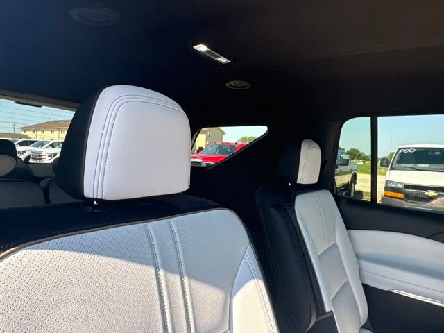 Used 2026 Chevrolet Traverse High Country AWD/4WD image 40
