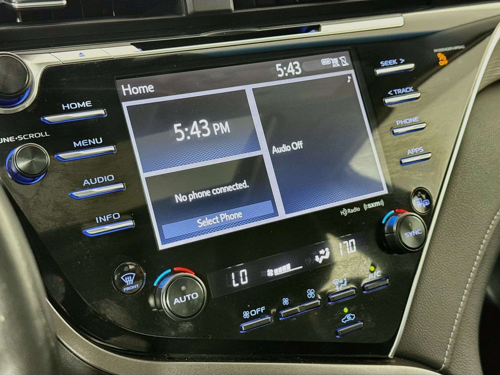 Used 2018 Toyota Camry SE FWD image 14