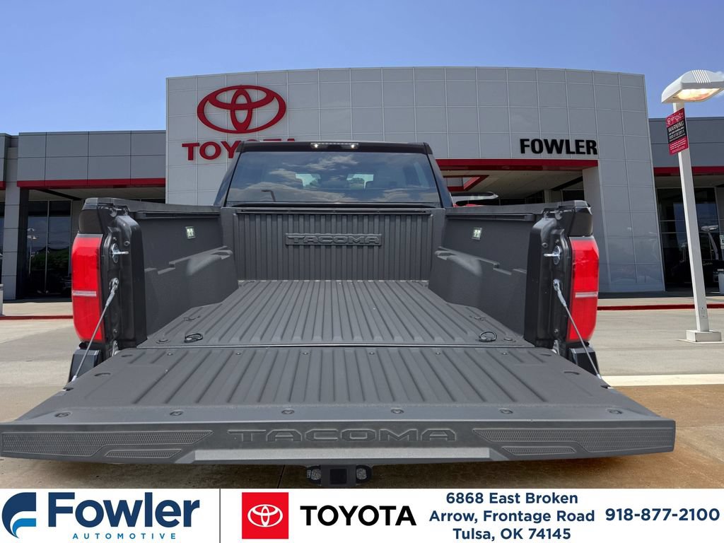 Certified 2025 Toyota Tacoma SR5 AWD/4WD image 17