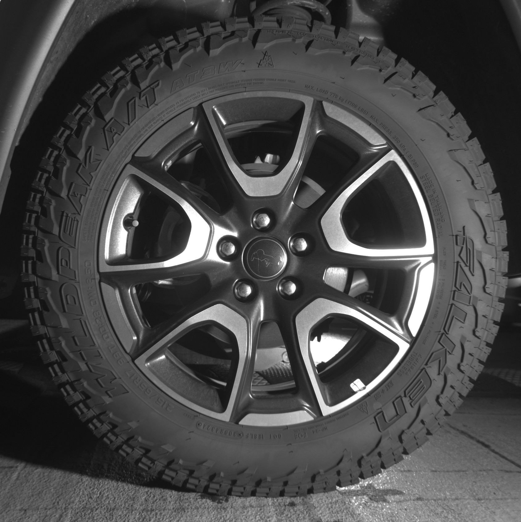 Used 2025 Jeep Compass Trailhawk AWD/4WD image 14