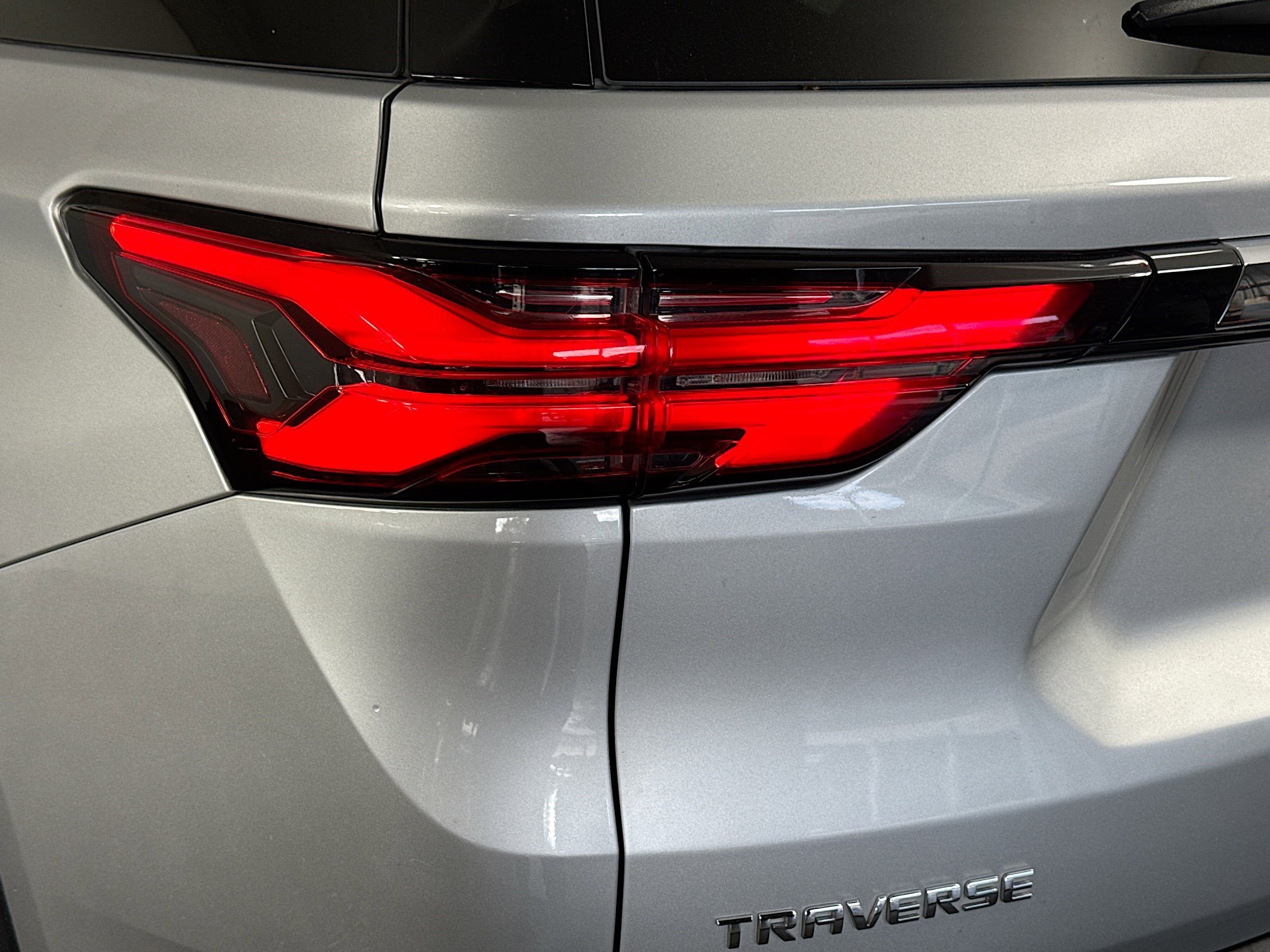 Used 2022 Chevrolet Traverse LT image 36