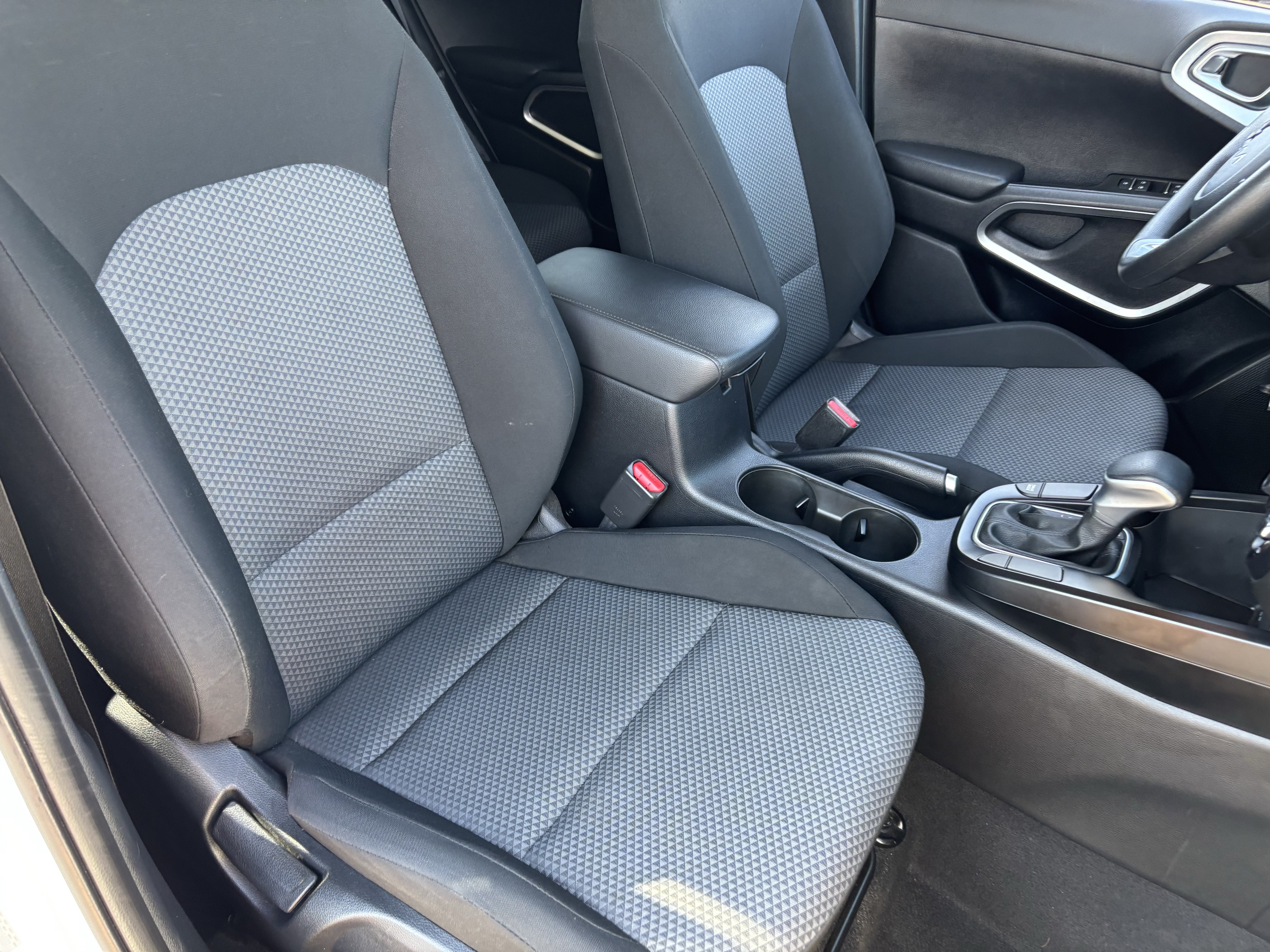 Certified 2022 Kia Soul LX w/ Technology Package FWD image 8
