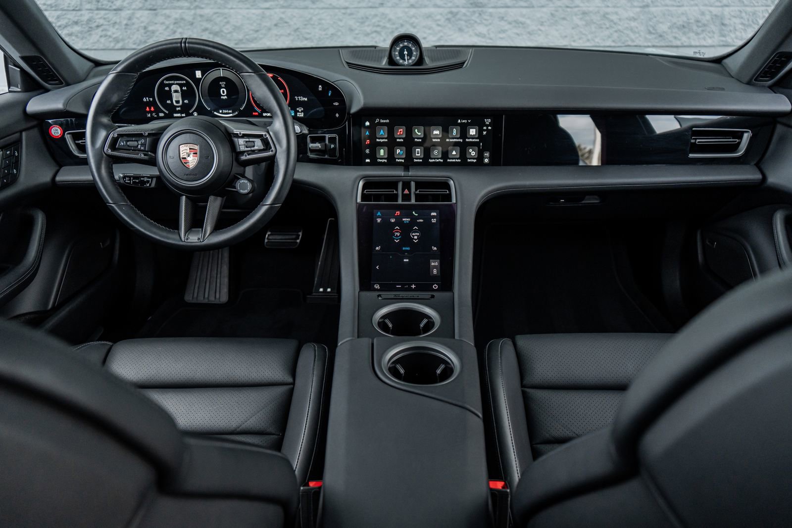 Used 2025 Porsche Taycan image 4