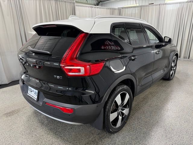 Used 2019 Volvo XC40 T5 Momentum image 4