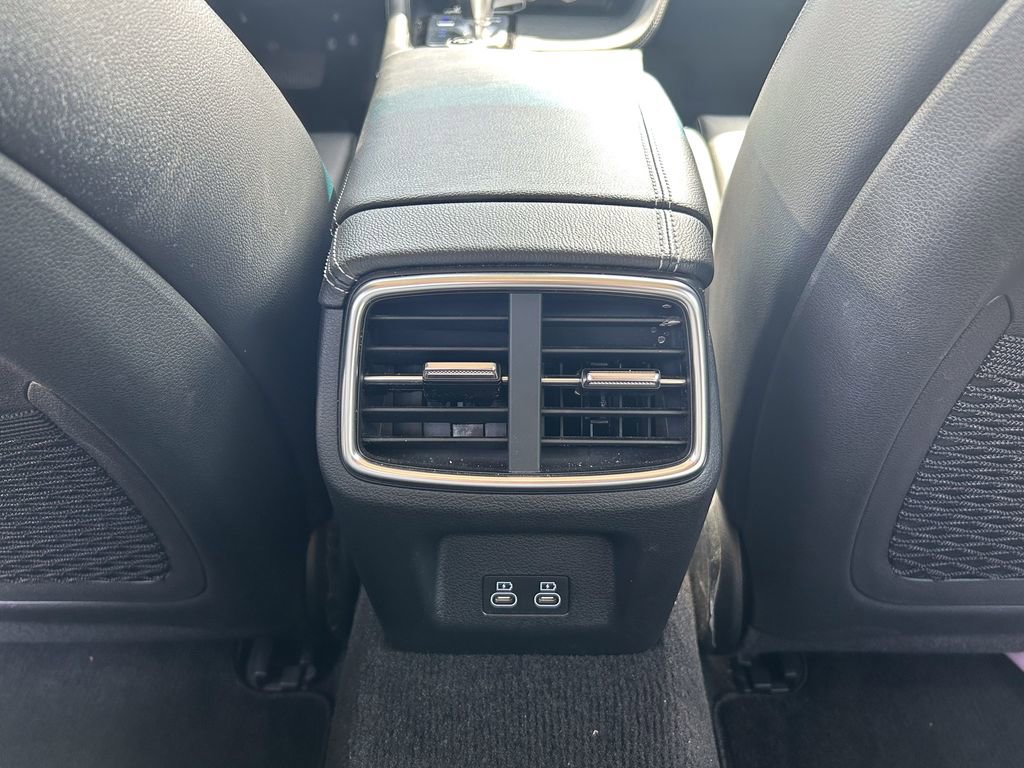 Used 2025 Genesis G70 2.5T image 31