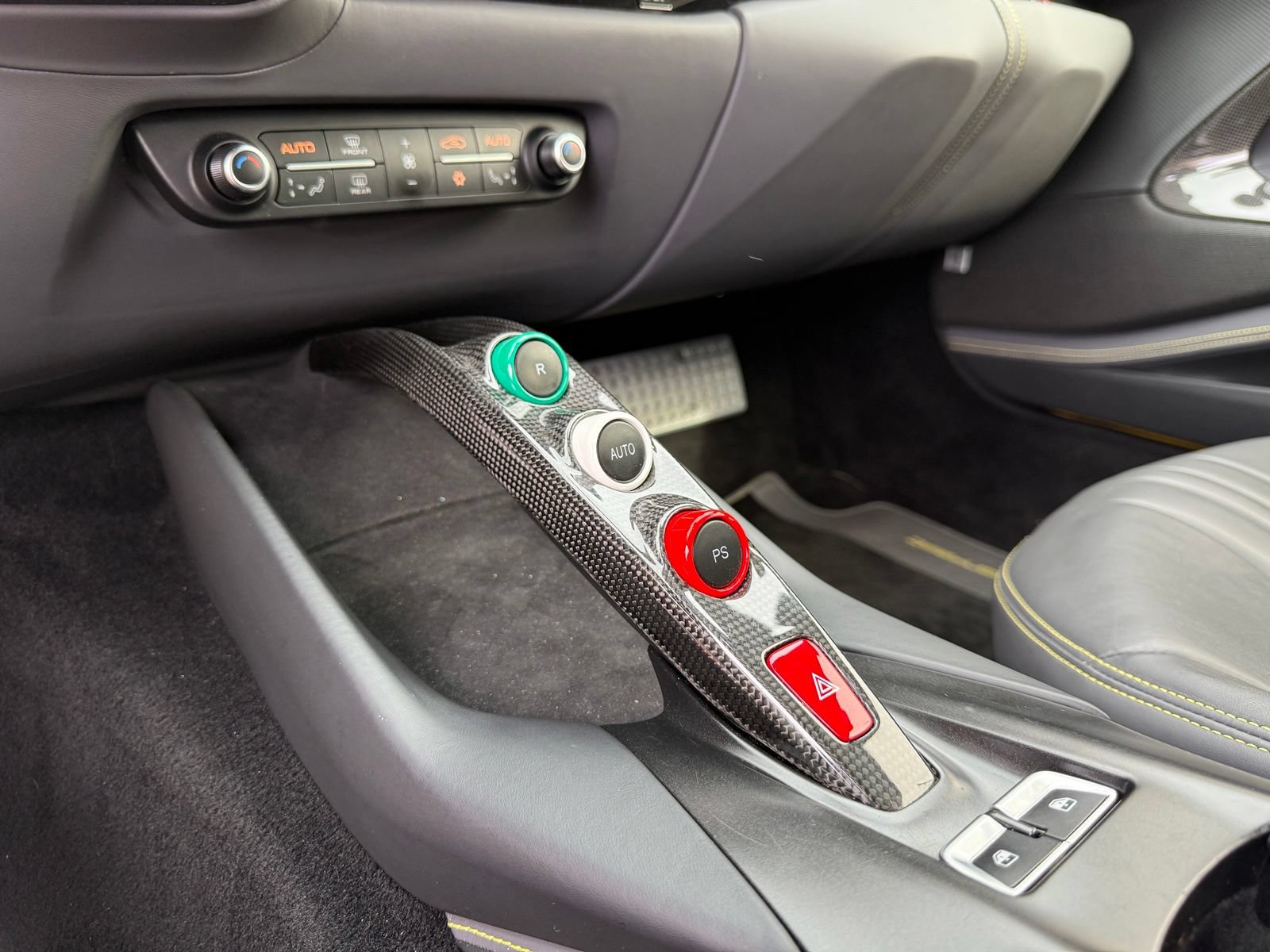 Used 2019 Ferrari 812 Superfast RWD image 32