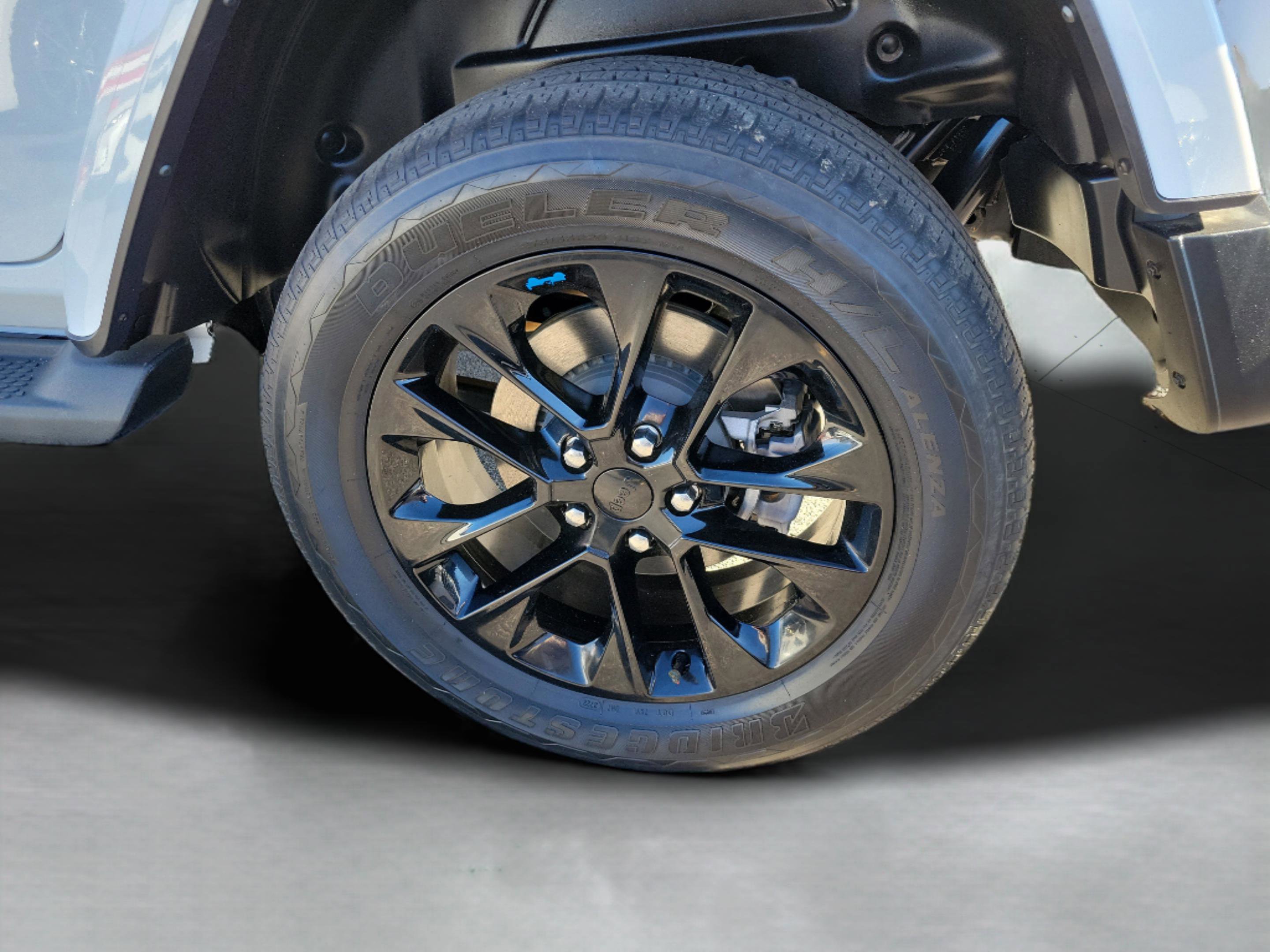 Used 2023 Jeep Wrangler Unlimited Sahara w/ Cold Weather Group image 8