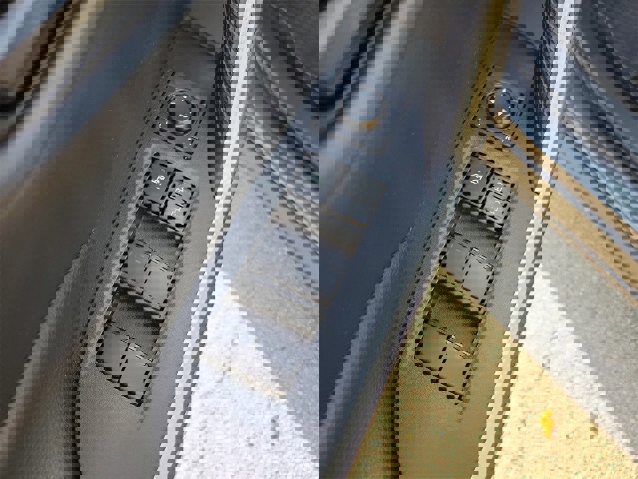 Used 2021 Toyota RAV4 LE image 14