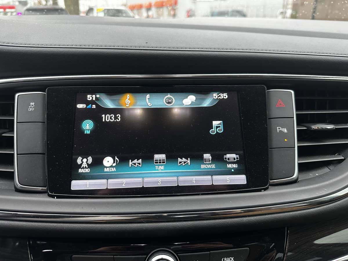 Used 2018 Buick Enclave Essence image 30