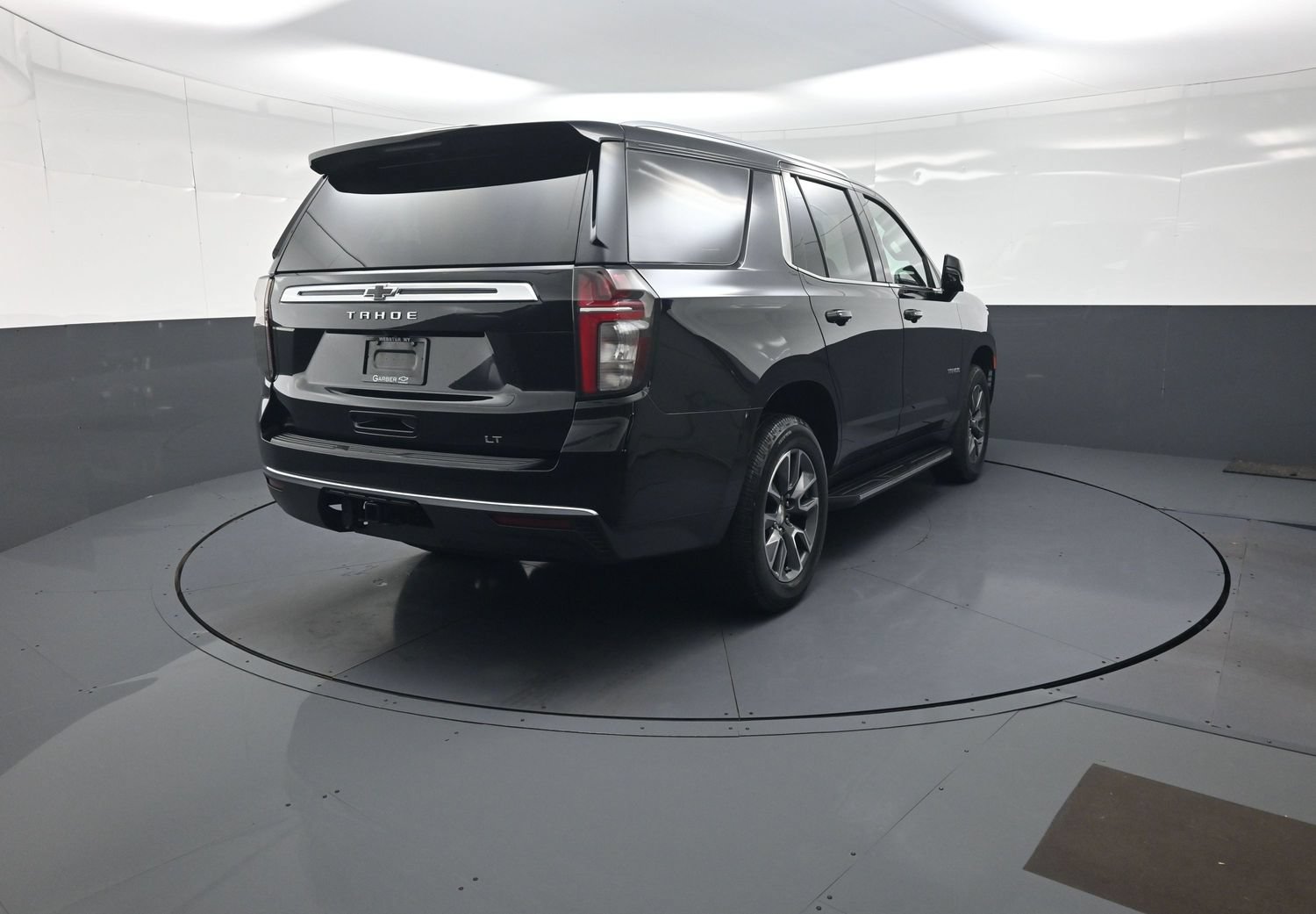 Used 2022 Chevrolet Tahoe LT w/ Luxury Package AWD/4WD image 3