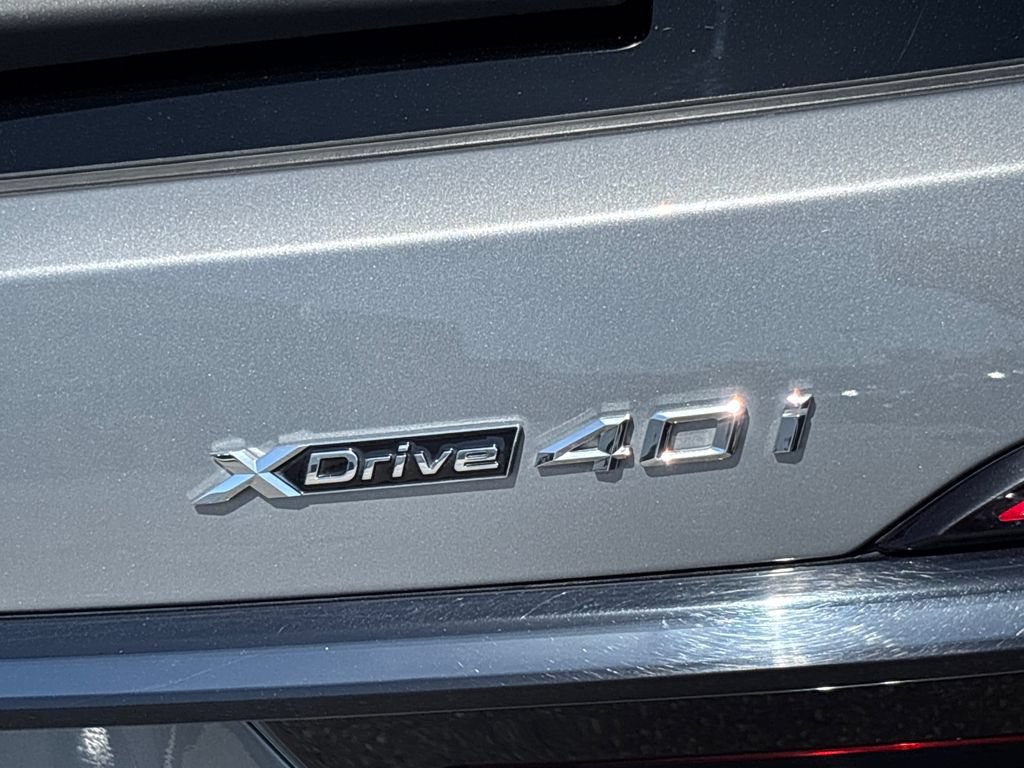 Used 2024 BMW X7 xDrive40i w/ M Sport Package AWD/4WD image 16