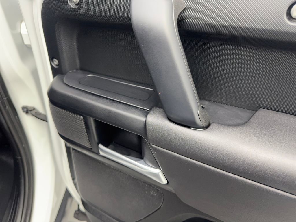 Used 2025 Land Rover Defender 110 S image 41