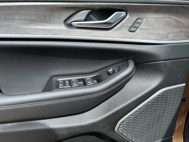 New 2026 Jeep Grand Cherokee Limited RWD image 32