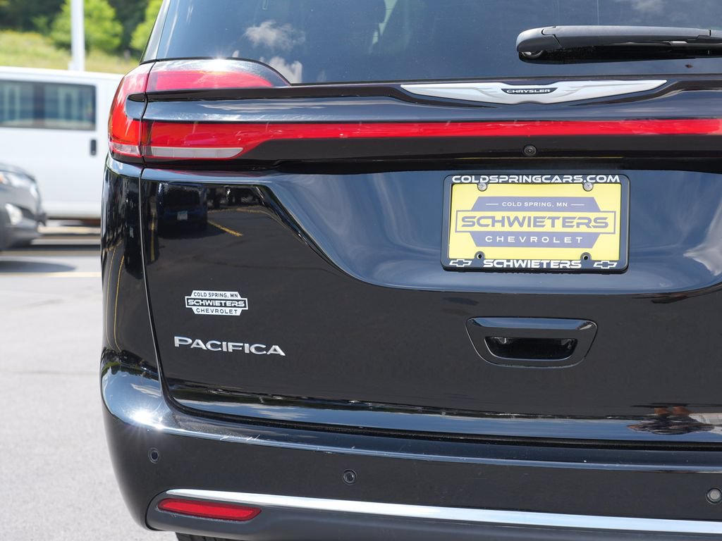 Used 2025 Chrysler Pacifica Select FWD image 10