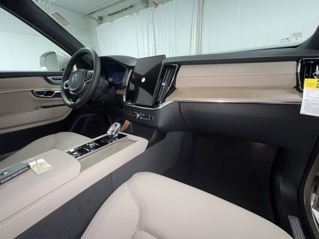 New 2026 Volvo XC90 T8 Plus image 8