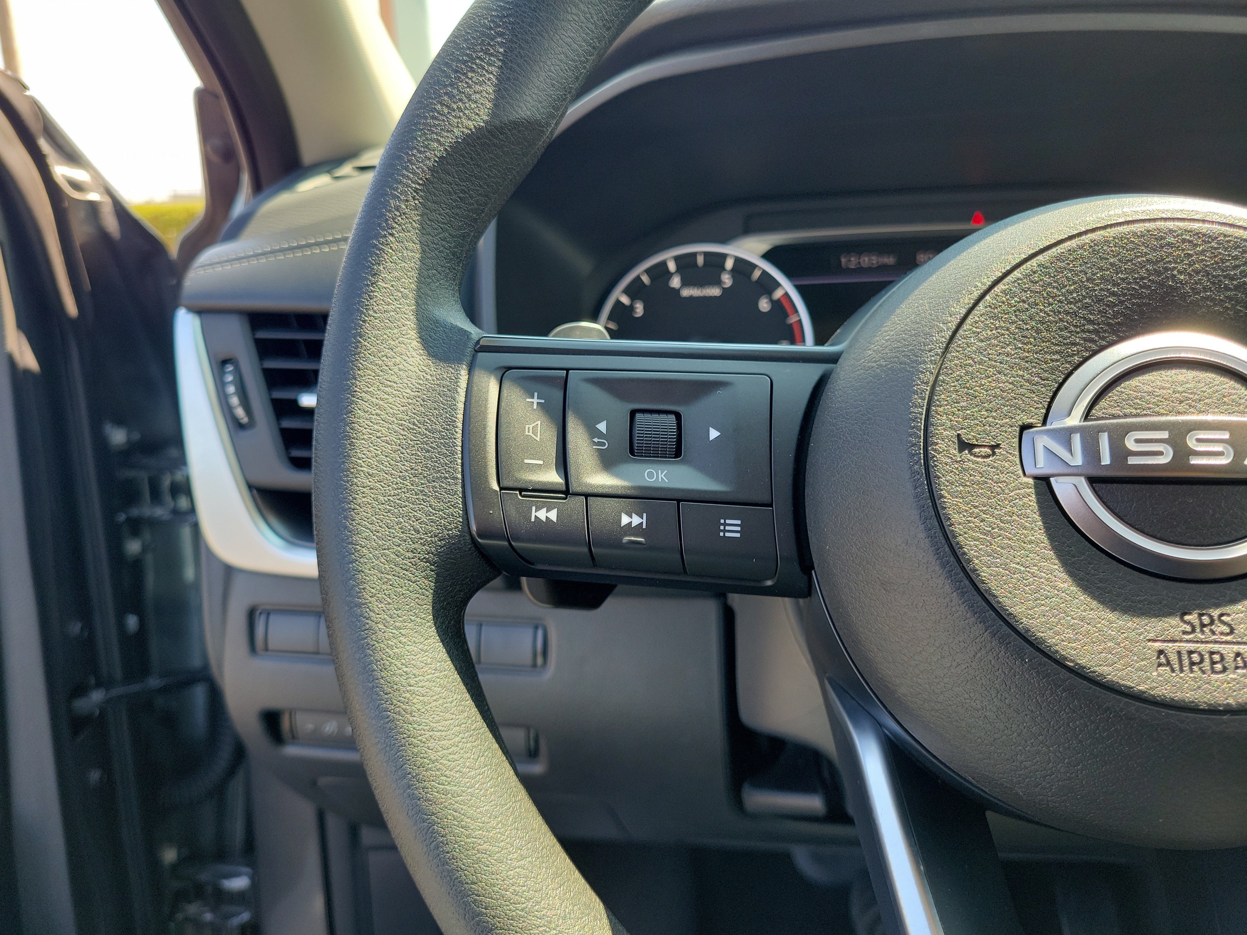 Certified 2024 Nissan Rogue SV FWD image 22