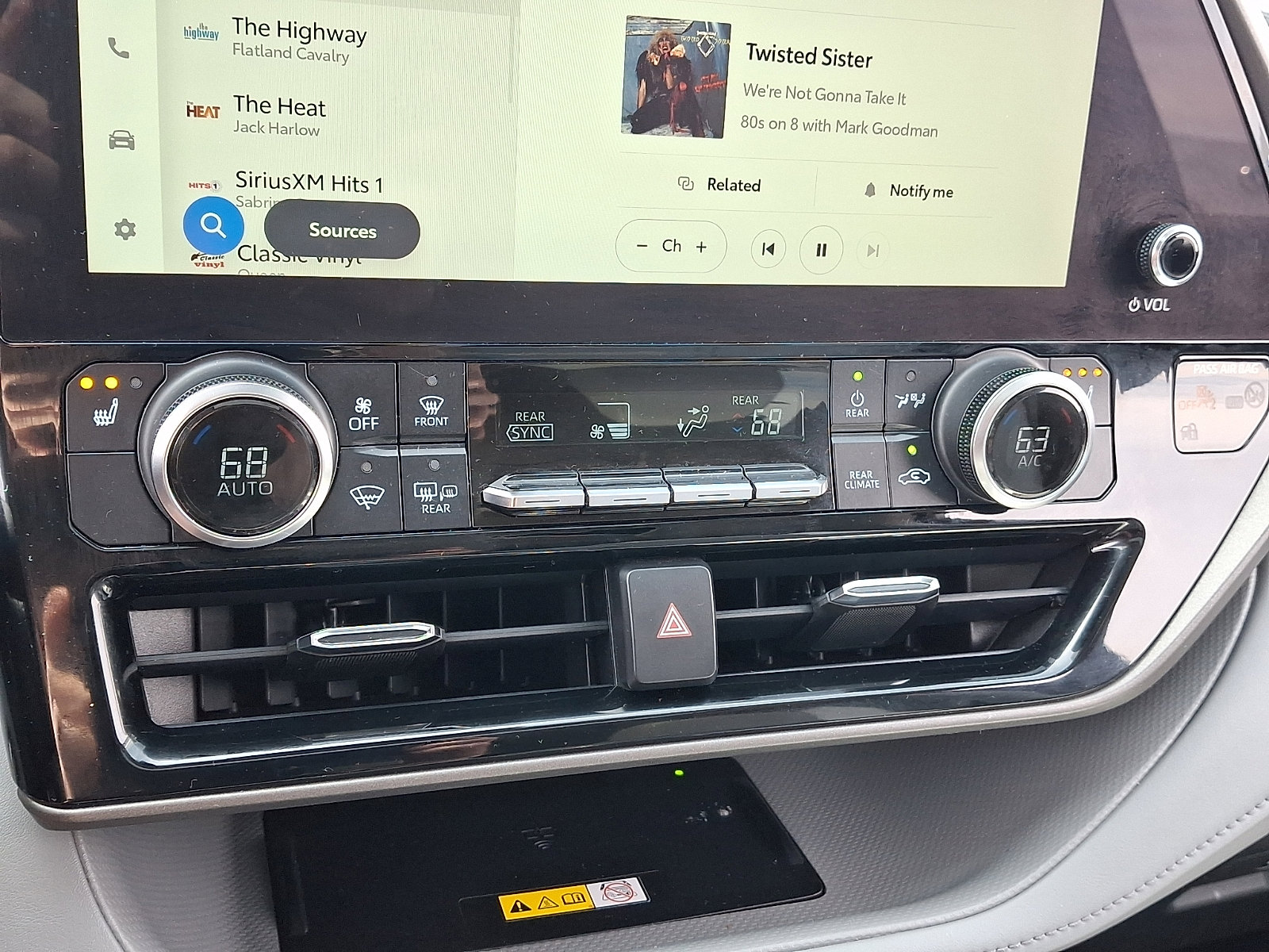 Used 2023 Toyota Highlander XLE FWD image 23