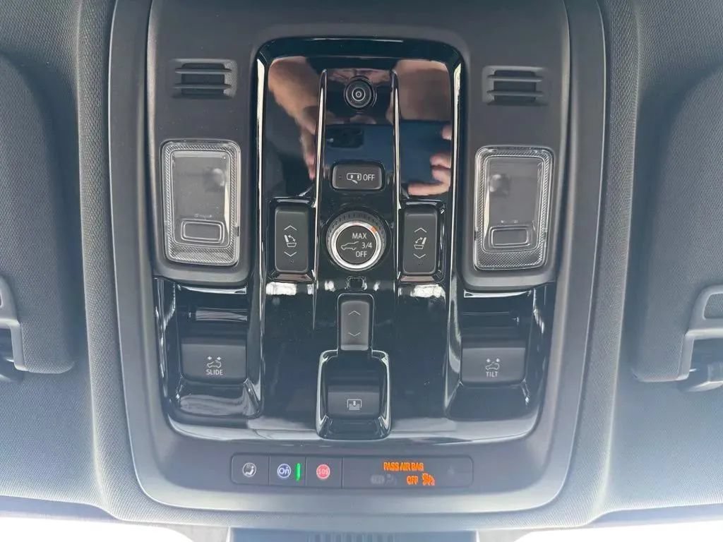 New 2026 GMC Yukon Elevation w/ Elevation Premium Package AWD/4WD image 33