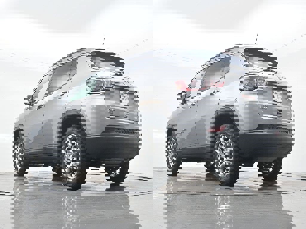 Used 2022 Jeep Compass Latitude image 30