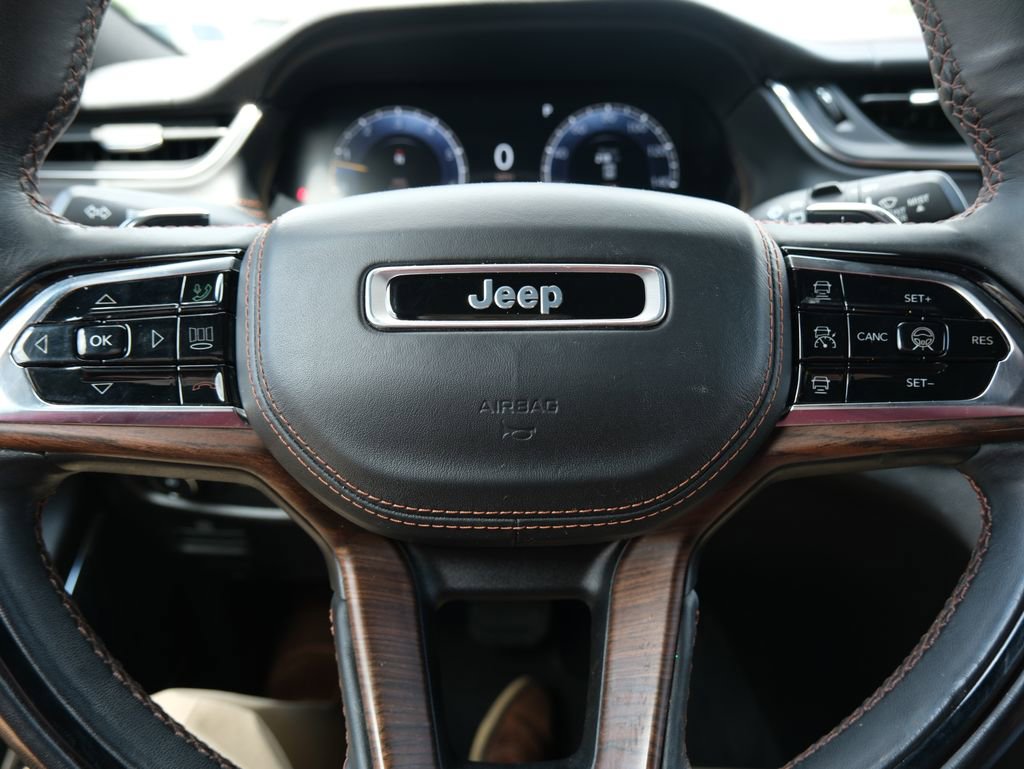 Used 2024 Jeep Grand Cherokee L Summit w/ Advanced Protech Group IV AWD/4WD image 16