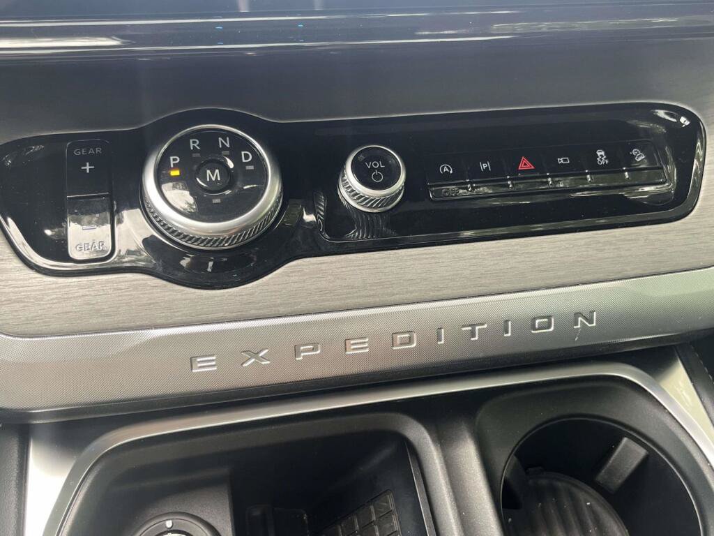 Certified 2025 Ford Expedition Platinum AWD/4WD image 34