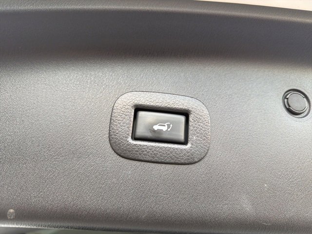 Used 2020 Nissan Armada Platinum w/ Platinum Reserve Package image 10