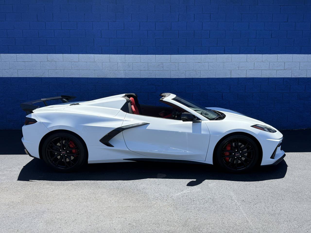 Used 2023 Chevrolet Corvette Stingray Premium Conv w/ Z51 Performance Package RWD image 2
