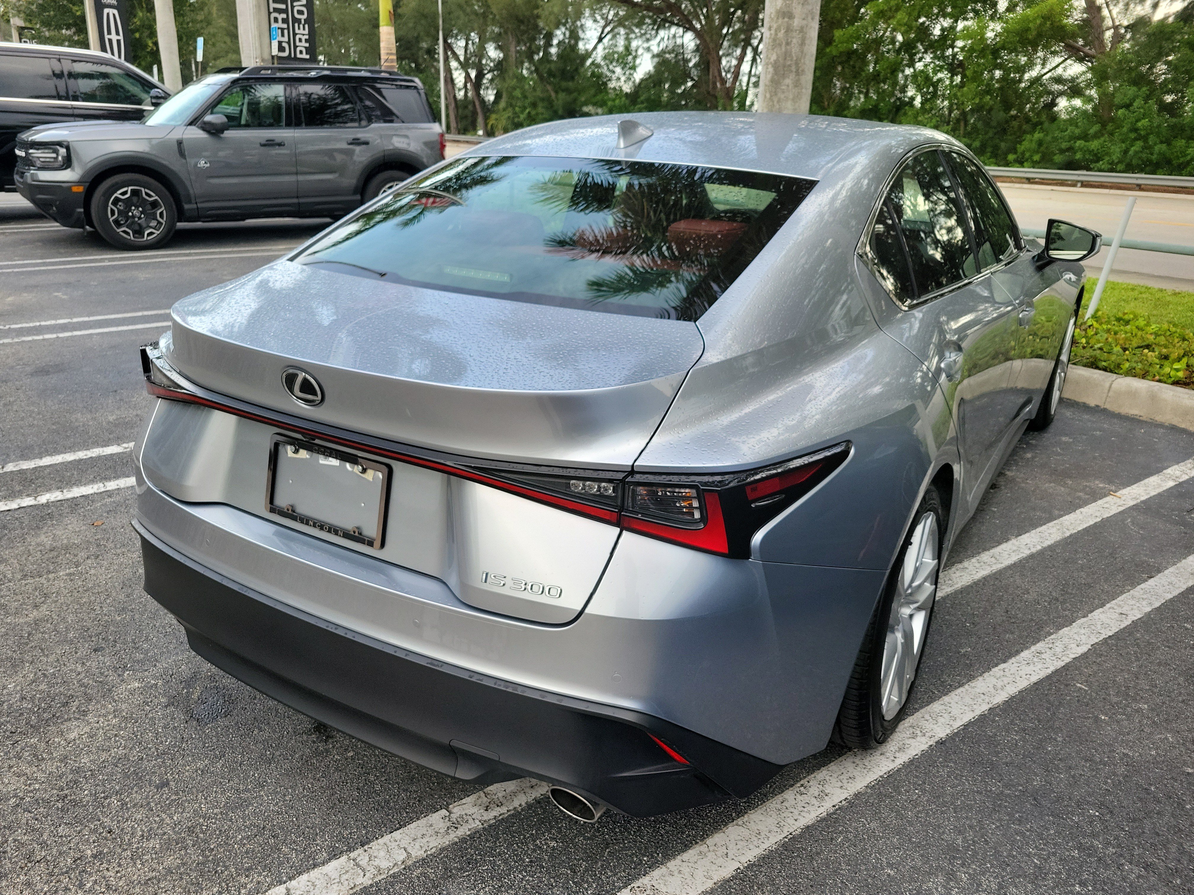 Used 2025 Lexus IS 300 w/ Comfort Package RWD image 3