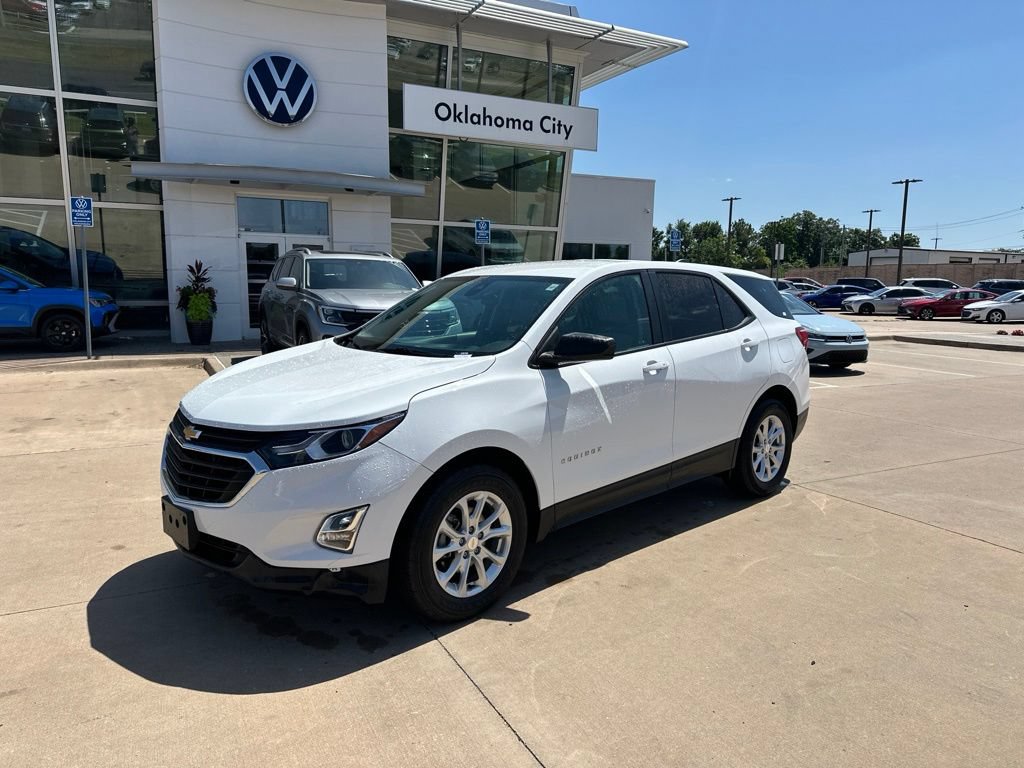 Used 2021 Chevrolet Equinox LS w/ LS Convenience Package FWD image 1