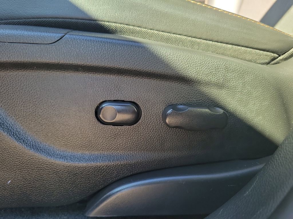 Used 2018 Chevrolet Trax LT w/ LT Convenience Package image 20