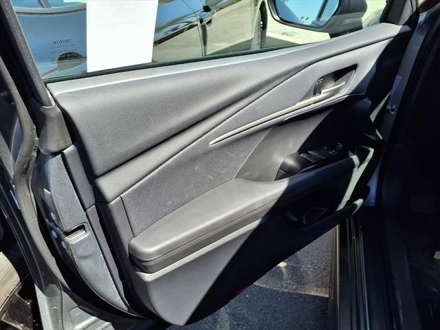 Used 2025 Toyota Camry SE image 9