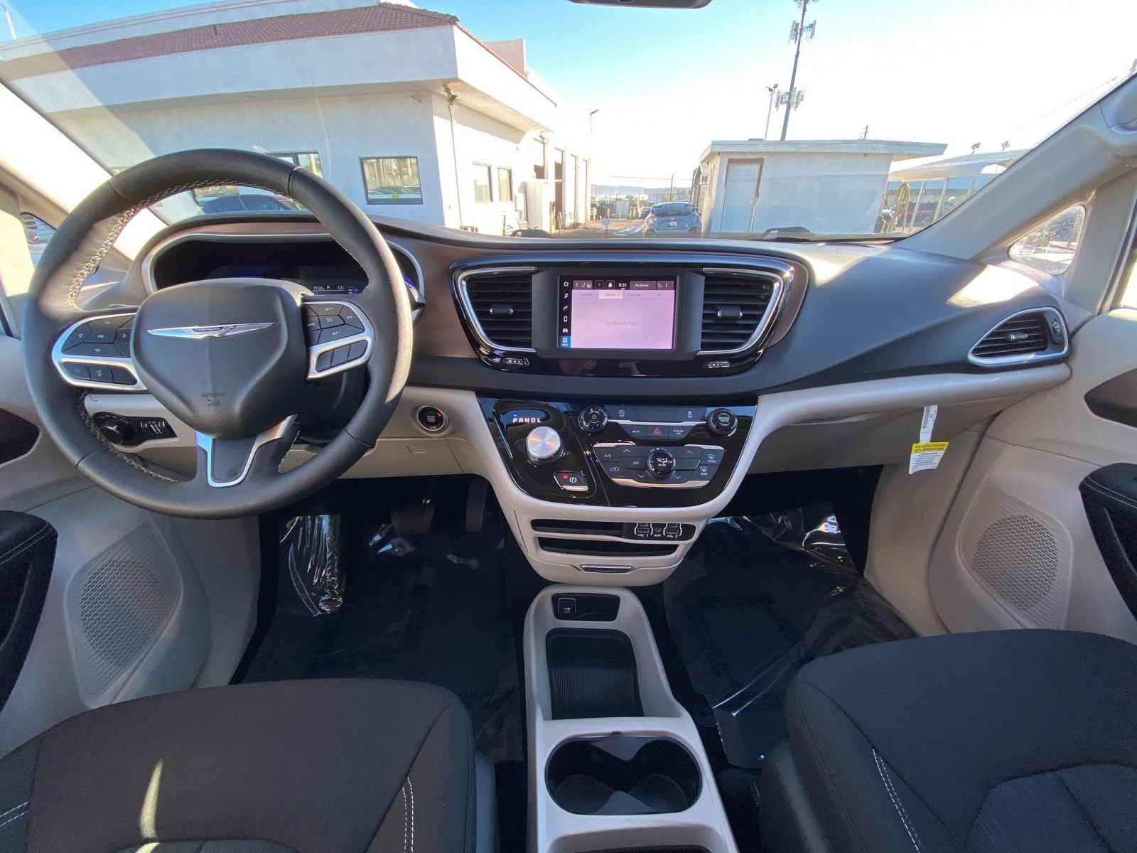 Used 2024 Chrysler Voyager LX image 35