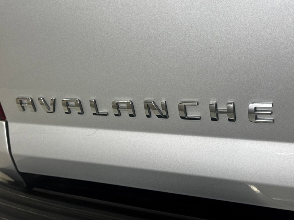 Used 2011 Chevrolet Avalanche LTZ AWD/4WD image 31