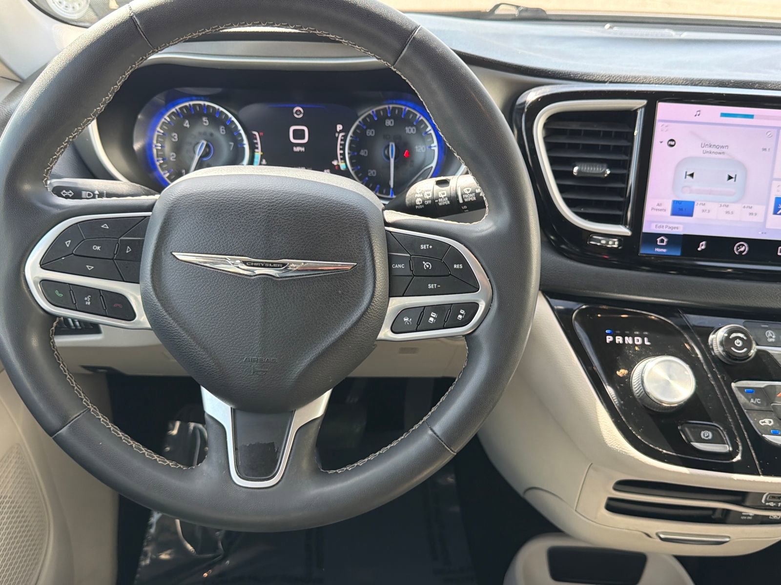Used 2022 Chrysler Pacifica Touring-L image 22