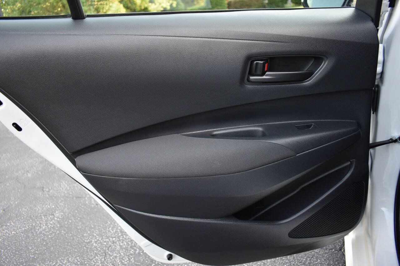 Used 2025 Toyota Corolla LE FWD image 14